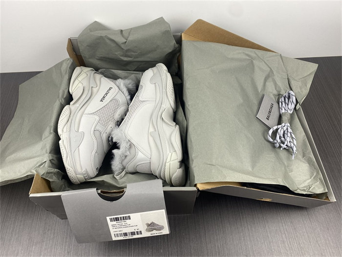 BLCG Triple S Fake Fur Grey  668563 W3CQ5 1210