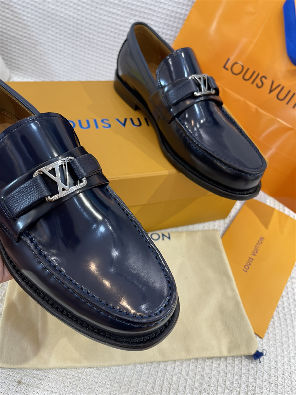 Lv Loafer 050