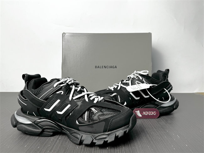 BLCG TRACK SNEAKER 542023 W1GB1 2045 with LED