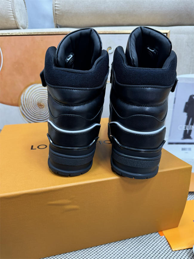Lv Trainer Sneaker